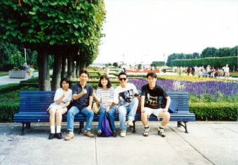 �g�����g�A�C�����h�ɂ�